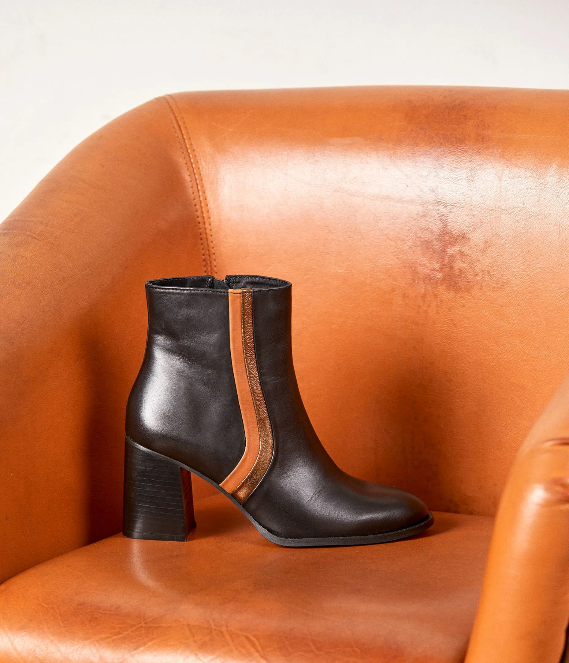 Shop Mellow Yellow Boots cuir à talon Jeannette NOIR