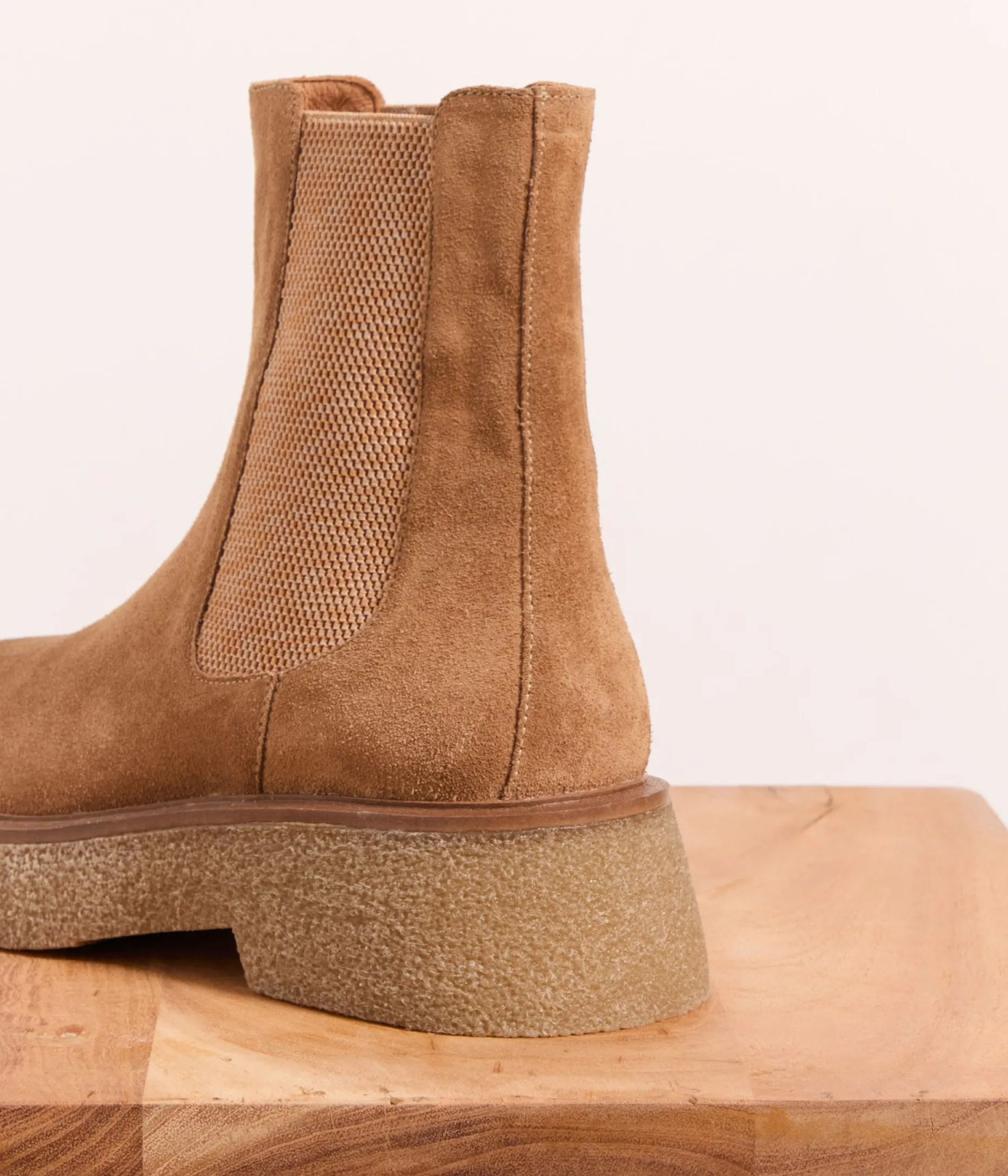 Shop Mellow Yellow Chelsea boots s Brianna BEIGE