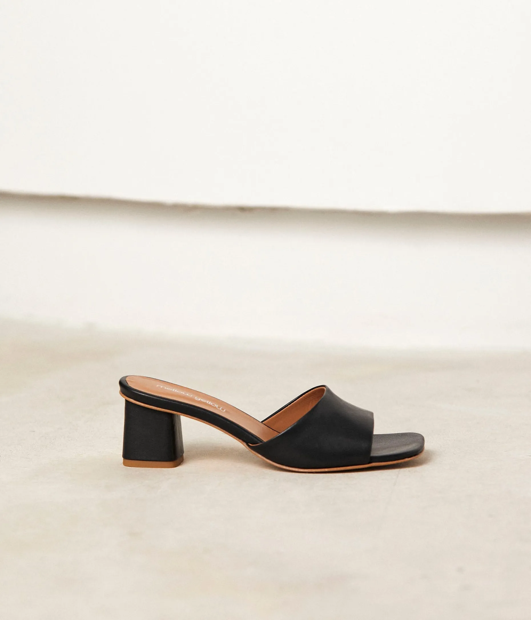 Cheap Mellow Yellow Mules cuir Lana NOIR