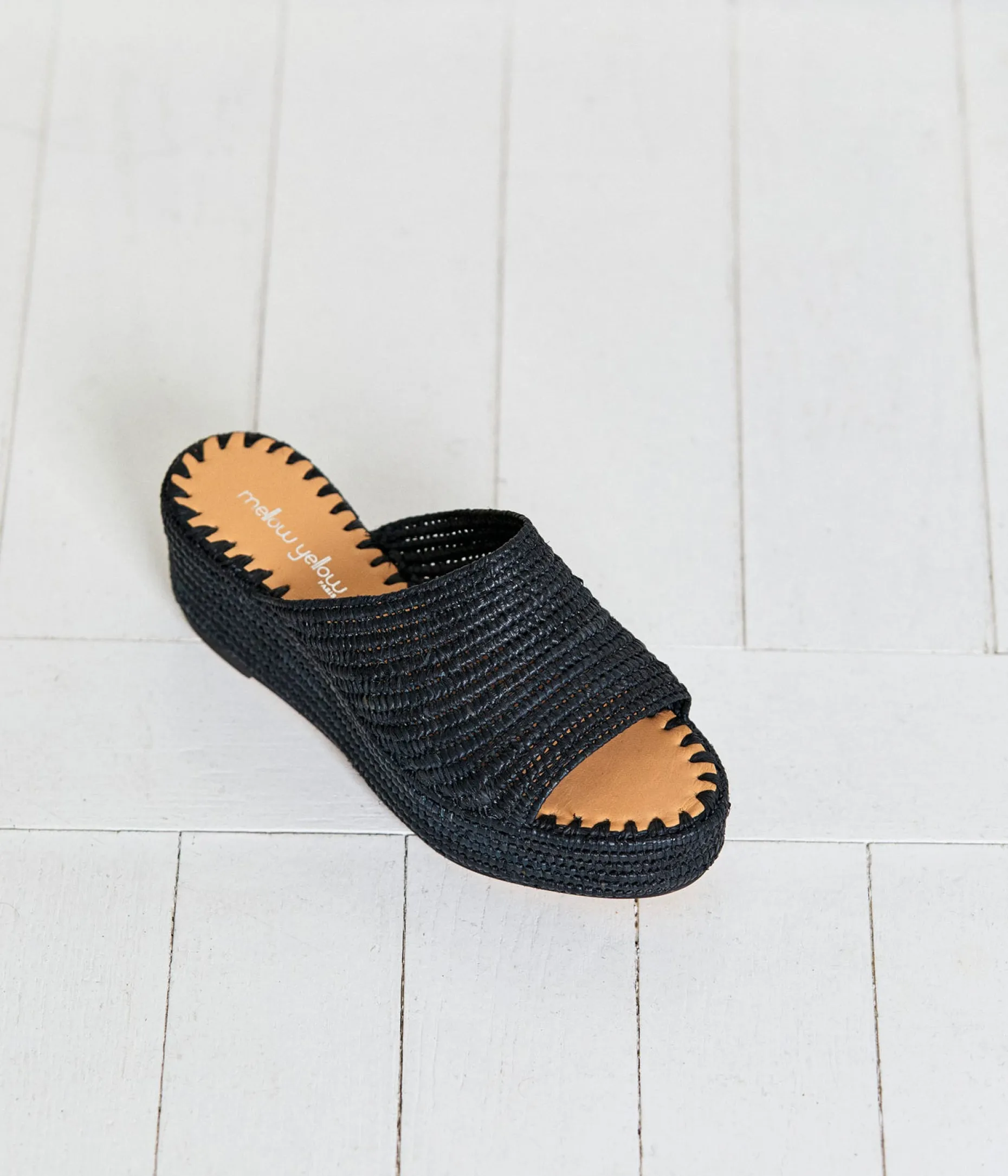 Hot Mellow Yellow Mules es Halika NOIR