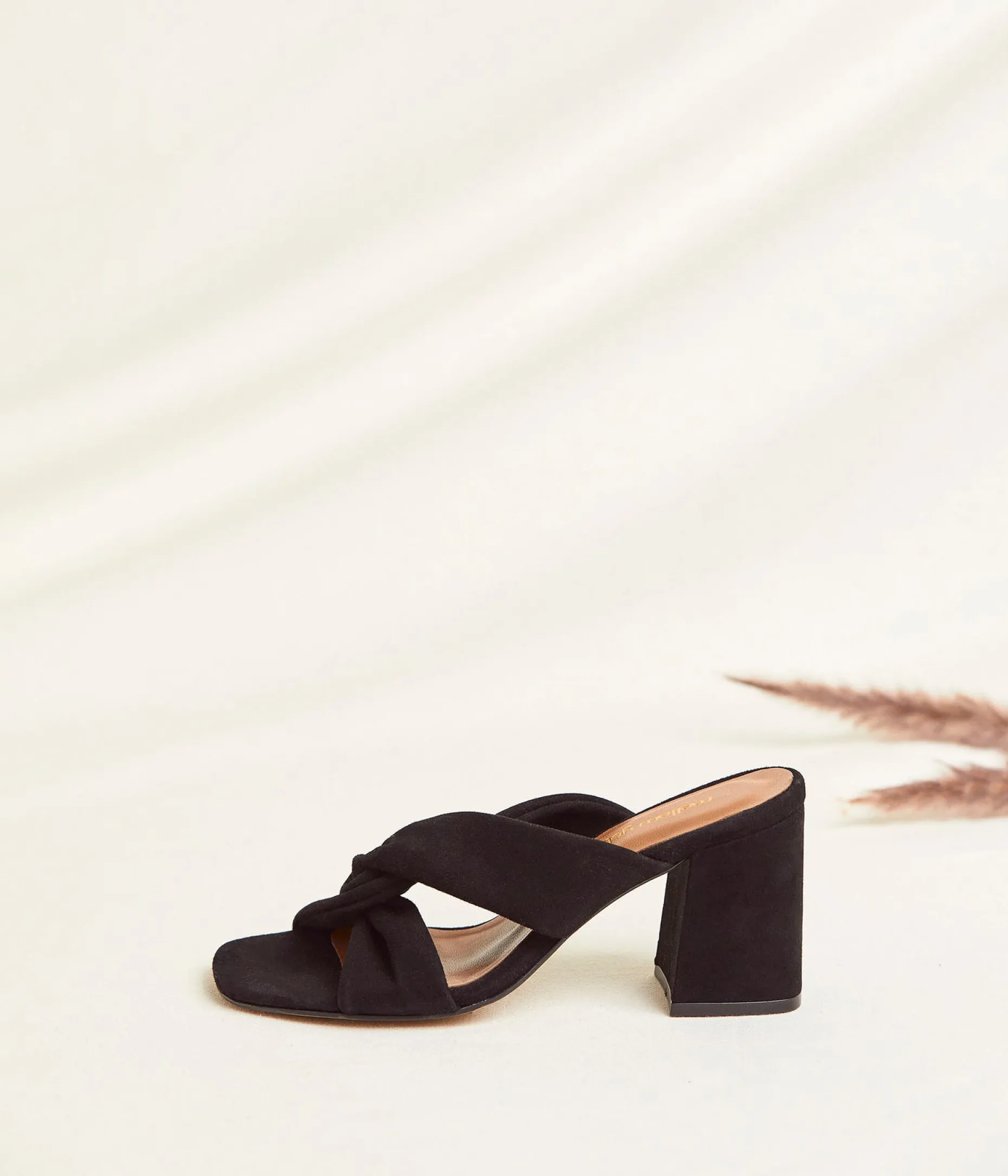 Shop Mellow Yellow Mules es Marcia NOIR